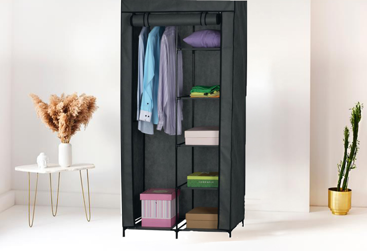 Η ντουλάπα τοποθετημένη σε δωμάτιο